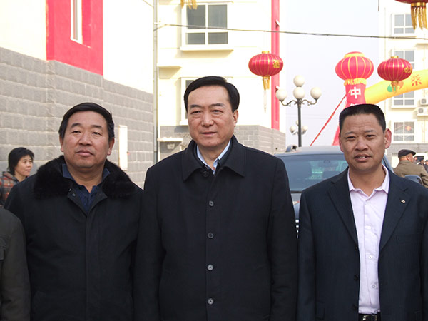 原河北省省长陈全国到恒峰g22线缆集团视察，，，，，并与黄儿营西村党委书记宁小五、恒峰g22线缆集团董事长雷国玺合影留念。。。。。。